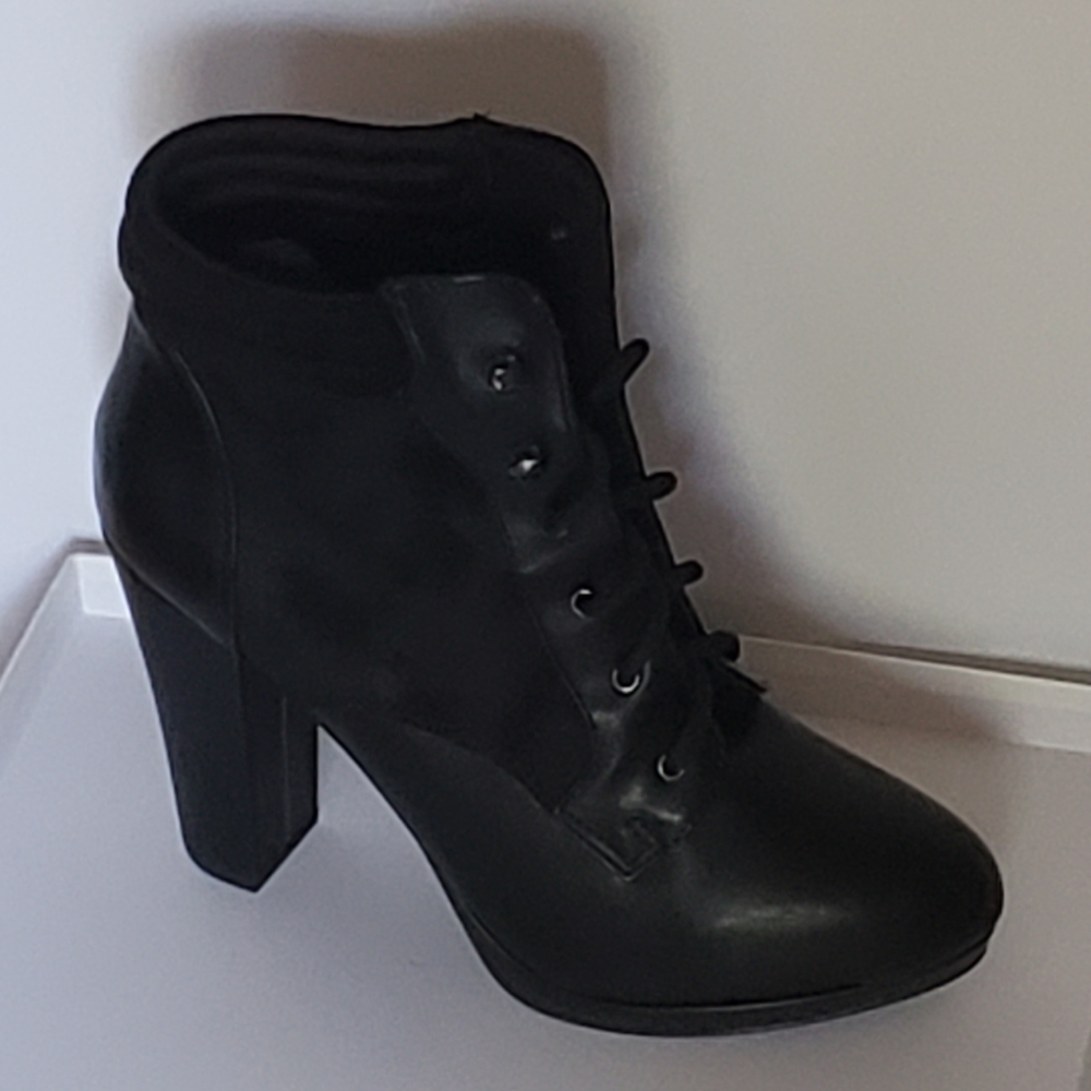 Shoes - Picture 3 of 4